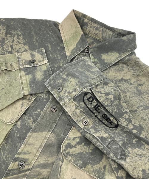 DIESEL（ディーゼル）DIESEL (ディーゼル) S-DEWNY-CMF 迷彩柄シャツ カーキ サイズ:50 未使用品の古着・服飾アイテム