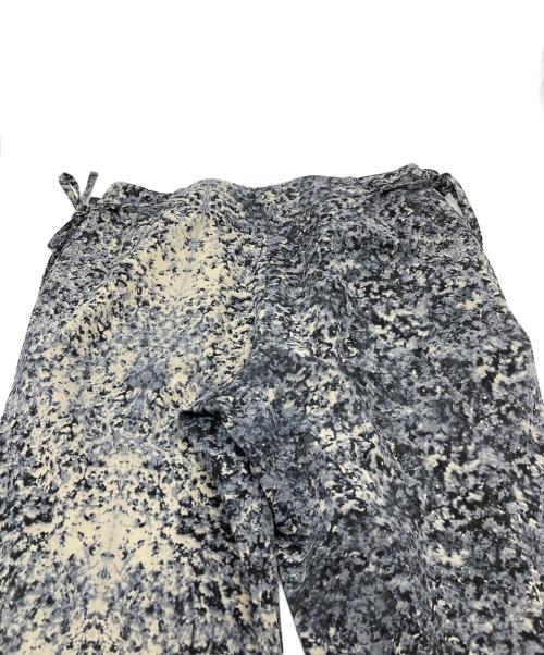 ISSEY MIYAKE（イッセイミヤケ）ISSEY MIYAKE (イッセイミヤケ) 総柄パンツ グレー サイズ:1の古着・服飾アイテム