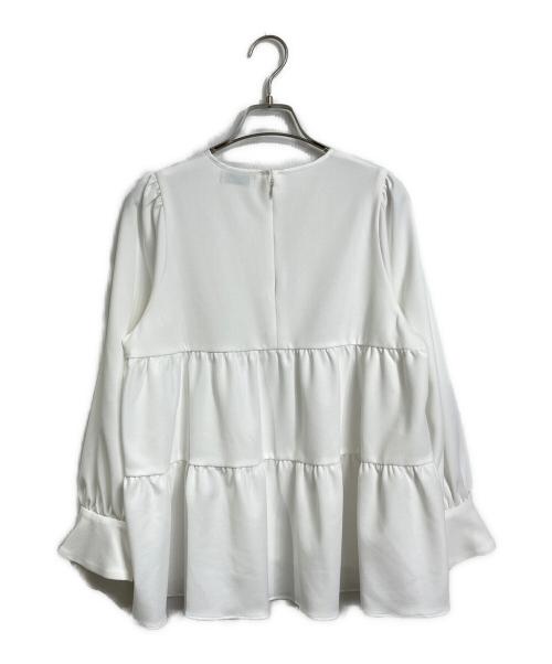 BARNEYS NEWYORK（バーニーズ・ニューヨーク）BARNEYS NEWYORK (バーニーズ・ニューヨーク) ウォッシャブル バックティアードブラウス　日本 ホワイト サイズ:FREEの古着・服飾アイテム