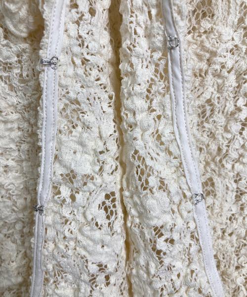 CODE A（コードエー）CODE A (コードエー) Re fluffy lace blouse ブラウス　レースブラウス ベージュ サイズ:実寸参照 未使用品の古着・服飾アイテム