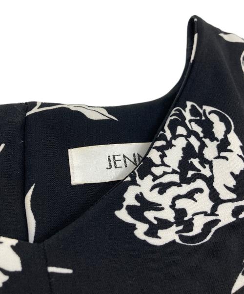 JENNE（ジェンヌ）JENNE (ジェンヌ) Luxe フレアワンピース　花柄 ブラック×ホワイト サイズ:Mの古着・服飾アイテム