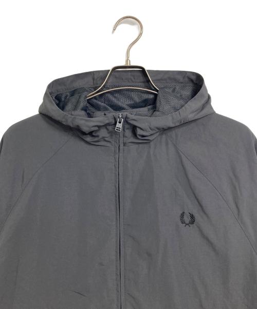 FRED PERRY（フレッドペリー）FRED PERRY (フレッドペリー) ナイロンフーデッドジャケット グレー サイズ:Lの古着・服飾アイテム