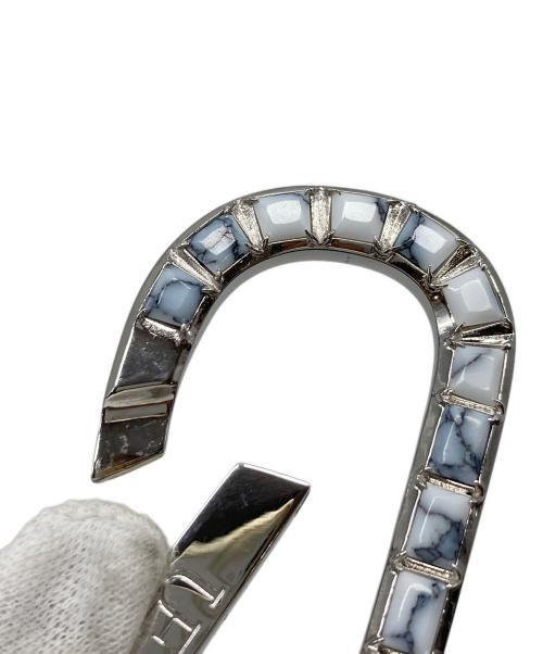 uniform experiment（ユニフォームエクスペリメント）uniform experiment (ユニフォームエクスペリメント) MARBLED STONE CARABINER マーブルドストーン　カラビナ　キーホルダー　日本製 シルバー×グレー サイズ:実寸参照の古着・服飾アイテム