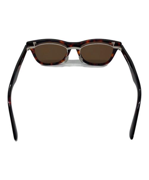 uniform experiment（ユニフォームエクスペリメント）uniform experiment (ユニフォームエクスペリメント) 金子眼鏡 (カネコガンキョウ) FLIP-UP WELLINGTON SUNGLASSES  フリップアップウェリントンサングラス ブラウン サイズ:FREEの古着・服飾アイテム