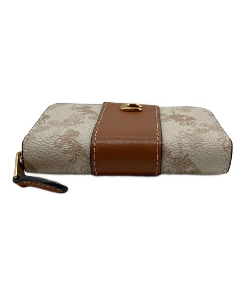 COACH（コーチ）COACH (コーチ) エッセンシャル スモール ジップ アラウンド カード ケース　ホース アンド キャリッジ プリント ブラス/チョーク トープ サイズ:実寸参照の古着・服飾アイテム