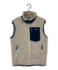 Patagonia（パタゴニア）の古着「Men's Classic Retro-X  クラシックレトロX  スポーツ　アウトドア　アウター　ライトアウター　ボアベスト」｜アイボリー