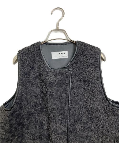 THREE DOTS（スリードッツ）THREE DOTS (スリードッツ) プードルボアパイピングベスト グレー サイズ:Sの古着・服飾アイテム