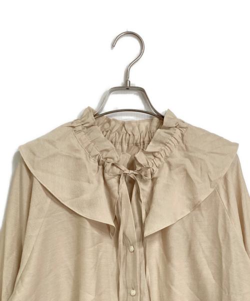 Spick and Span（スピック＆スパン）Spick and Span (スピック＆スパン) ポリアセテートラッフルカラーブラウス ベージュ サイズ:FREEの古着・服飾アイテム