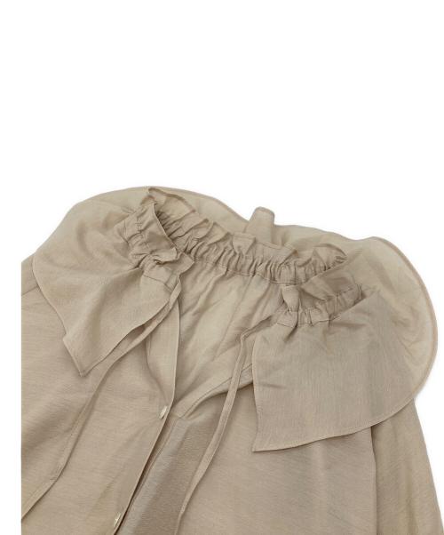 Spick and Span（スピック＆スパン）Spick and Span (スピック＆スパン) ポリアセテートラッフルカラーブラウス ベージュ サイズ:FREEの古着・服飾アイテム