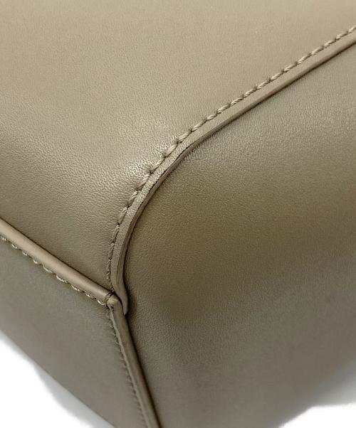 CHARLES & KEITH（チャールズアンドキース）CHARLES & KEITH (チャールズアンドキース) ボウトートバッグ　ハンドバッグ　セレモニー ベージュ サイズ:実寸参照の古着・服飾アイテム