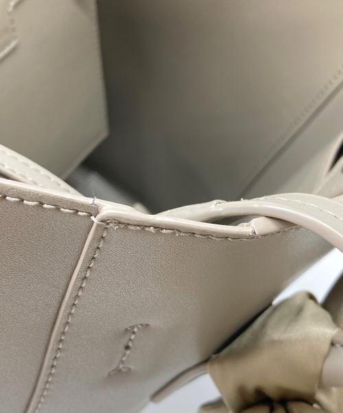 CHARLES & KEITH（チャールズアンドキース）CHARLES & KEITH (チャールズアンドキース) ボウトートバッグ　ハンドバッグ　セレモニー ベージュ サイズ:実寸参照の古着・服飾アイテム