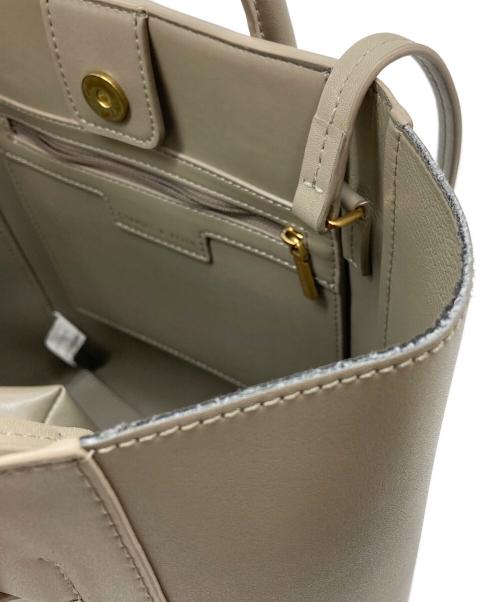 CHARLES & KEITH（チャールズアンドキース）CHARLES & KEITH (チャールズアンドキース) ボウトートバッグ　ハンドバッグ　セレモニー ベージュ サイズ:実寸参照の古着・服飾アイテム