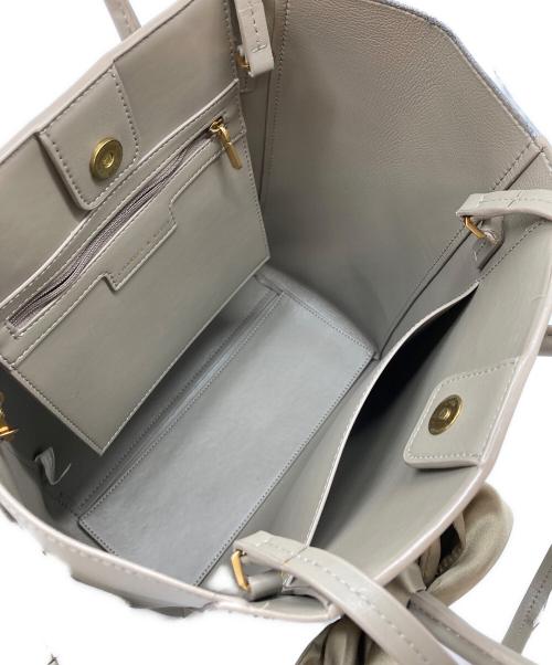 CHARLES & KEITH（チャールズアンドキース）CHARLES & KEITH (チャールズアンドキース) ボウトートバッグ　ハンドバッグ　セレモニー ベージュ サイズ:実寸参照の古着・服飾アイテム