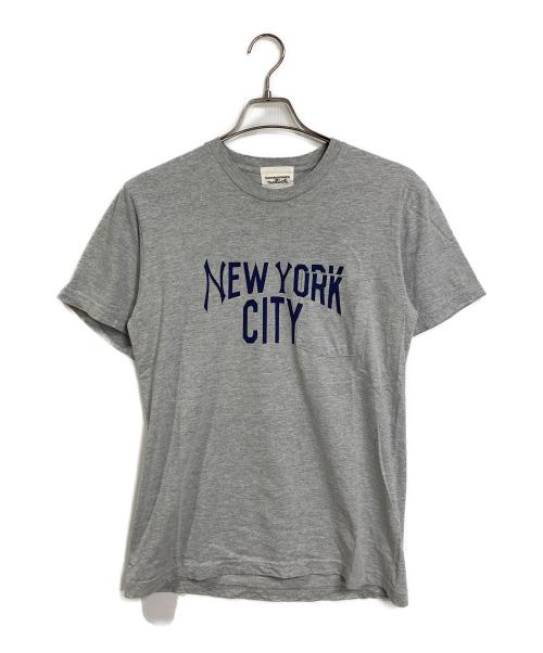 TAKAHIROMIYASHITA TheSoloIst.（タカヒロミヤシタ ザソロイスト）TAKAHIROMIYASHITA TheSoloIst. American Apparel (アメリカンアパレル) NEW YORK CITY プリント ポケットTシャツ　半袖カットソー　Tシャツ　Tee  USA製 グレー サイズ: Mの古着・服飾アイテム