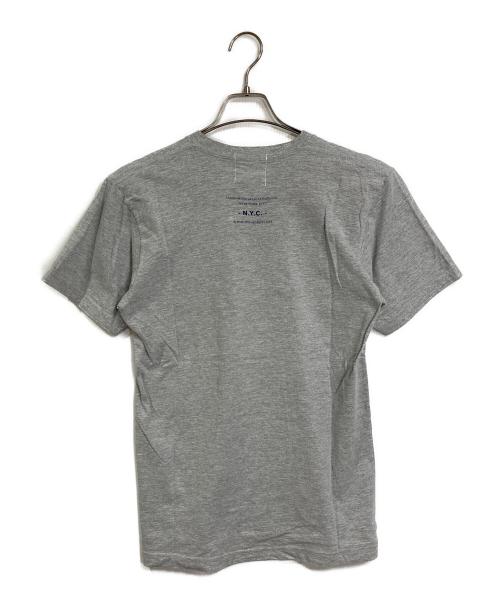 TAKAHIROMIYASHITA TheSoloIst.（タカヒロミヤシタ ザソロイスト）TAKAHIROMIYASHITA TheSoloIst. American Apparel (アメリカンアパレル) NEW YORK CITY プリント ポケットTシャツ　半袖カットソー　Tシャツ　Tee  USA製 グレー サイズ: Mの古着・服飾アイテム