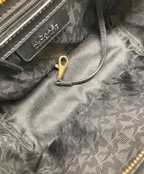 MICHAEL KORS（マイケルコース）MICHAEL KORS (マイケルコース) SELMA STUDDED MEDIUM MESSENGER  セルマスタッデッドミディアムメッセンジャー  ショルダーバッグ ブラック サイズ:実寸参照の古着・服飾アイテム