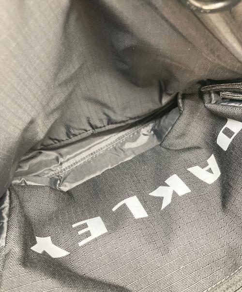 OAKLEY（オークリー）OAKLEY (オークリー) Packable Backpack 2.0 パッカブル　バックパック　リュック　通勤 通学 仕事 出張 旅行 トラベル タウンユース　スポーツ　アウトドア ブラック サイズ:実寸参照の古着・服飾アイテム