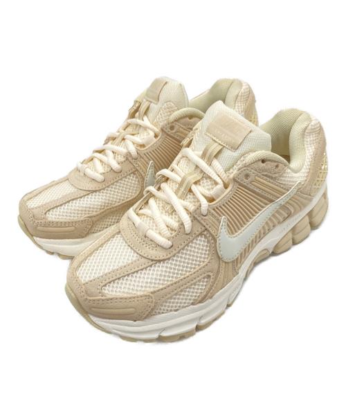 NIKE（ナイキ）NIKE (ナイキ) ズーム ボメロ 5　タグ付き ベージュ サイズ:US6.5の古着・服飾アイテム