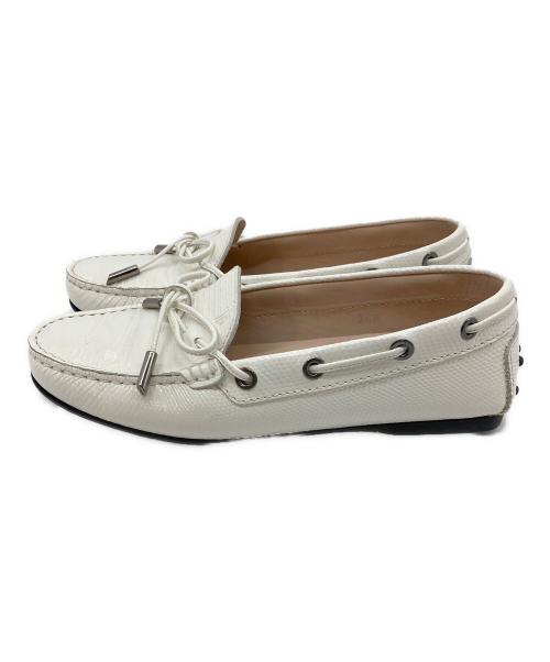 TOD'S（トッズ）TOD'S (トッズ) ドライビングローファー ホワイト サイズ:34.5の古着・服飾アイテム