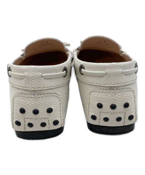 TOD'S（トッズ）TOD'S (トッズ) ドライビングローファー ホワイト サイズ:34.5の古着・服飾アイテム