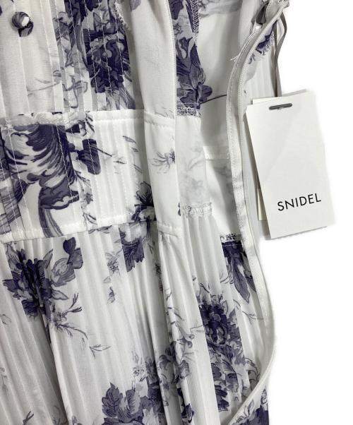Snidel（スナイデル）Snidel (スナイデル) Sustainableプリーツプリントワンピース　ロングワンピース パープル 未使用品の古着・服飾アイテム
