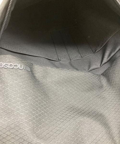Incase（インケース）Incase (インケース) City Compact Backpack  シティコンパクトバックパック　リュック　通勤 通学 仕事 出張 旅行 トラベル タウンユース ブラック サイズ:実寸参照の古着・服飾アイテム