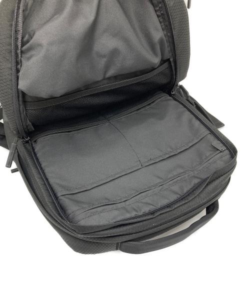 Incase（インケース）Incase (インケース) City Compact Backpack  シティコンパクトバックパック　リュック　通勤 通学 仕事 出張 旅行 トラベル タウンユース ブラック サイズ:実寸参照の古着・服飾アイテム