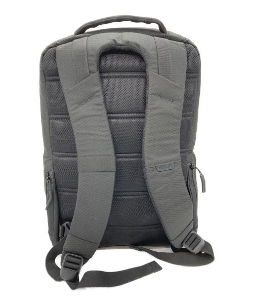 Incase（インケース）Incase (インケース) City Compact Backpack  シティコンパクトバックパック　リュック　通勤 通学 仕事 出張 旅行 トラベル タウンユース ブラック サイズ:実寸参照の古着・服飾アイテム