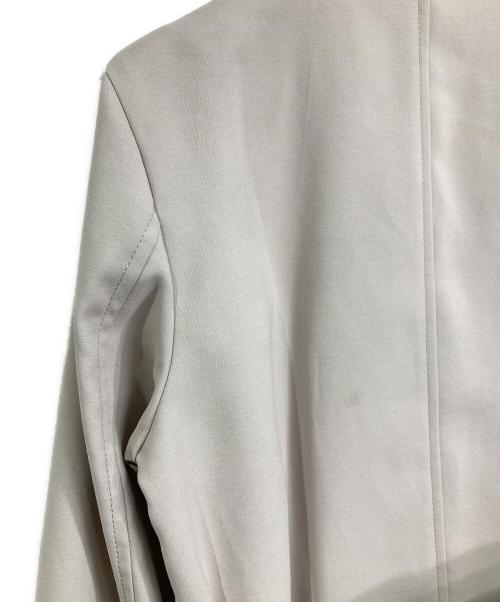 UNTITLED（アンタイトル）UNTITLED (アンタイトル) バックサテントレンチコート　アウター　ライトアウター ベージュ サイズ:1の古着・服飾アイテム