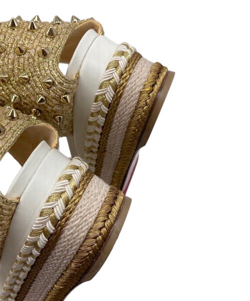 Christian Louboutin（クリスチャン・ルブタン）Christian Louboutin (クリスチャン・ルブタン) マドモニカ スパイクサンダル ホワイト サイズ:38の古着・服飾アイテム