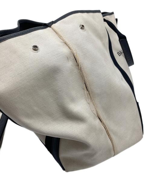 BALENCIAGA（バレンシアガ）BALENCIAGA (バレンシアガ) カバスM トートバッグ　旅行 トラベル タウンユース ホワイト×ブラック サイズ:実寸参照の古着・服飾アイテム