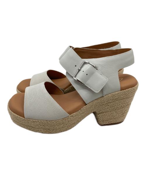 CLARKS（クラークス）CLARKS (クラークス) KIMMEIHI STRAP  キンメイヒストラップ  サンダル　 ベージュ×ホワイト サイズ:UK4.5の古着・服飾アイテム
