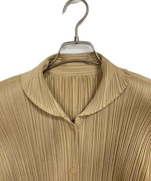 PLEATS PLEASE（プリーツプリーズ）PLEATS PLEASE (プリーツプリーズ) オブロング・カラープリーツカーディガン　デザインカーディガン　デザイントップス　日本製 ベージュ サイズ:4の古着・服飾アイテム
