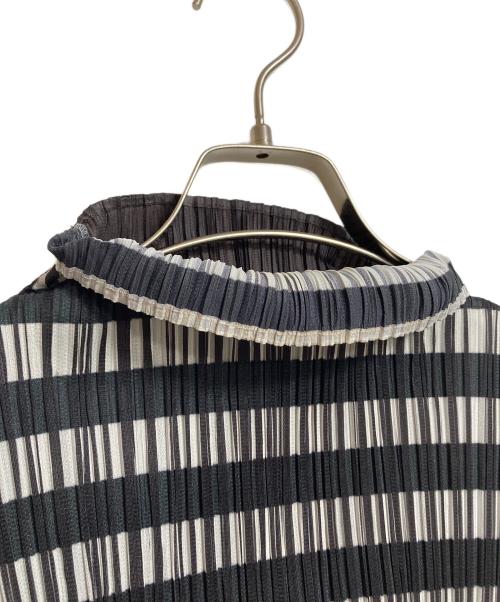 PLEATS PLEASE（プリーツプリーズ）PLEATS PLEASE (プリーツプリーズ) ボーダープリーツカットソー　ロングスリーブカットソー　ハイネックカットソー　デザインカットソー　日本製 グレー×オレンジ サイズ:3の古着・服飾アイテム