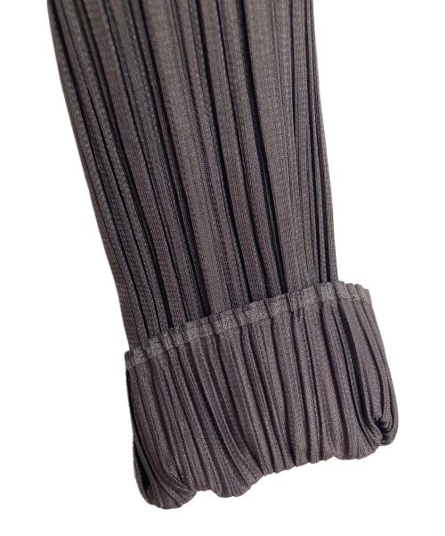 PLEATS PLEASE（プリーツプリーズ）PLEATS PLEASE (プリーツプリーズ) ボーダープリーツカットソー　ロングスリーブカットソー　ハイネックカットソー　デザインカットソー　日本製 グレー×オレンジ サイズ:3の古着・服飾アイテム