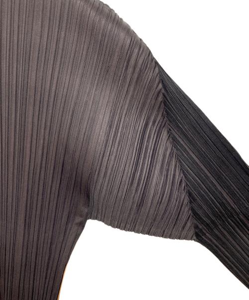 PLEATS PLEASE（プリーツプリーズ）PLEATS PLEASE (プリーツプリーズ) ボーダープリーツカットソー　ロングスリーブカットソー　ハイネックカットソー　デザインカットソー　日本製 グレー×オレンジ サイズ:3の古着・服飾アイテム