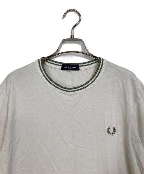 FRED PERRY（フレッドペリー）FRED PERRY (フレッドペリー) ロゴTシャツ ホワイト×グリーン サイズ:Lの古着・服飾アイテム