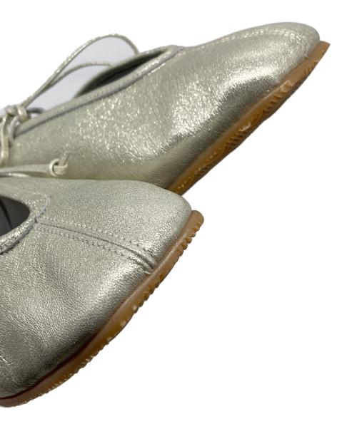 SUI（スイ）SUI (スイ) LACE UP BALLET レースアップバレエシューズ　フラットシューズ　日本製　北欧、暮らしの道具店 ゴールド サイズ:22 1/2の古着・服飾アイテム