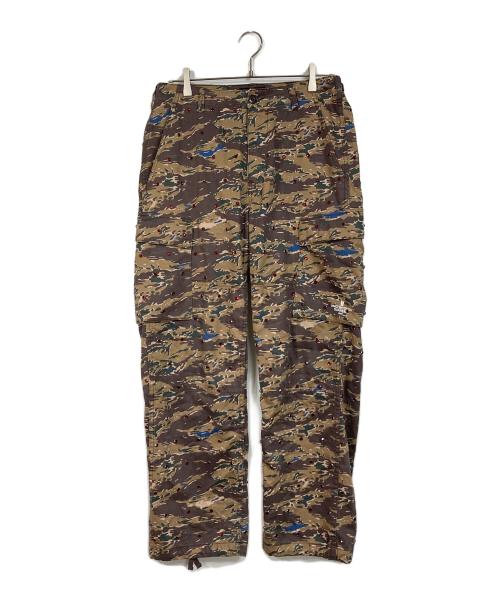 UNDERCOVER（アンダーカバー）UNDERCOVER (アンダーカバー) Supreme (シュプリーム) 23SS Studded  Cargo Pant カモフラ　ビジューパンツ ブラウン サイズ:30の古着・服飾アイテム