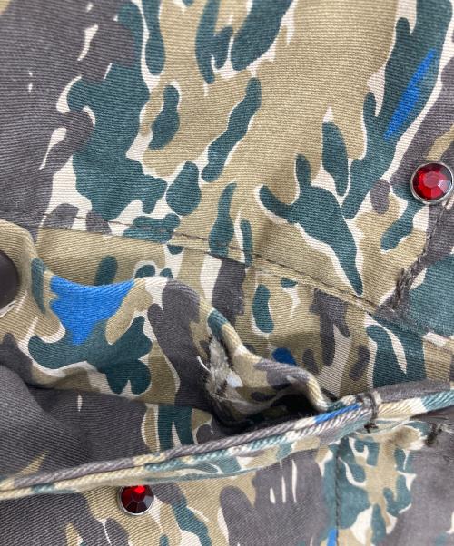 UNDERCOVER（アンダーカバー）UNDERCOVER (アンダーカバー) Supreme (シュプリーム) 23SS Studded  Cargo Pant カモフラ　ビジューパンツ ブラウン サイズ:30の古着・服飾アイテム