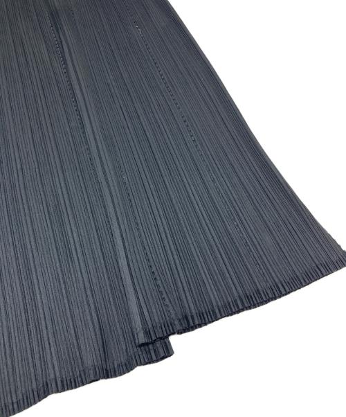 PLEATS PLEASE（プリーツプリーズ）PLEATS PLEASE (プリーツプリーズ) プリーツパンツ　ポリエステルパンツ　日本製 ブラック サイズ:4の古着・服飾アイテム