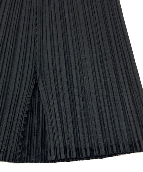 PLEATS PLEASE（プリーツプリーズ）PLEATS PLEASE (プリーツプリーズ) プリーツパンツ　ポリエステルパンツ　日本製 ブラック サイズ:4の古着・服飾アイテム