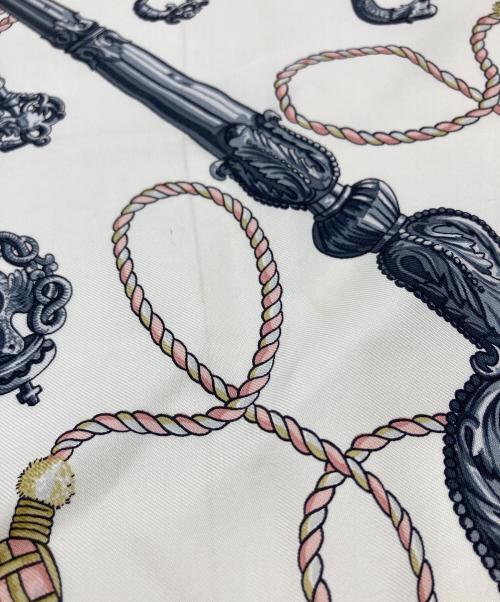 HERMES（エルメス）HERMES (エルメス) カレ90  Les Cles シルクスカーフ ホワイト×ピンク サイズ:実寸参照の古着・服飾アイテム