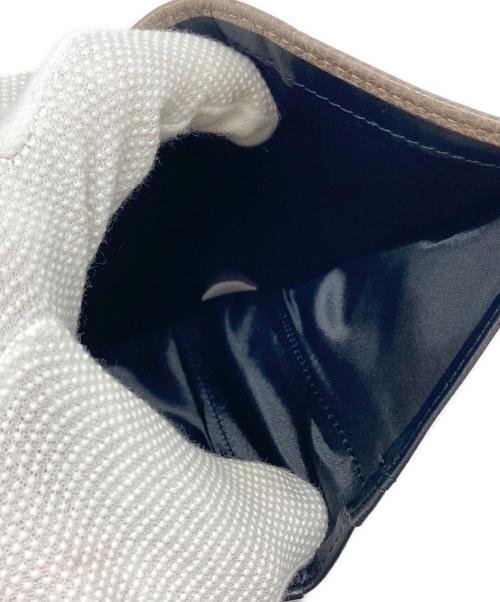 GIANNI CHIARINI（ジャンニ キアリーニ）GIANNI CHIARINI (ジャンニ キアリーニ) 2つ折り財布 ベージュの古着・服飾アイテム