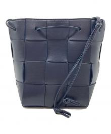 BOTTEGA VENETA（ボッテガベネタ）の古着「スモール カセット クロスボディバケットバッグ　ショルダーバッグ」｜ネイビー