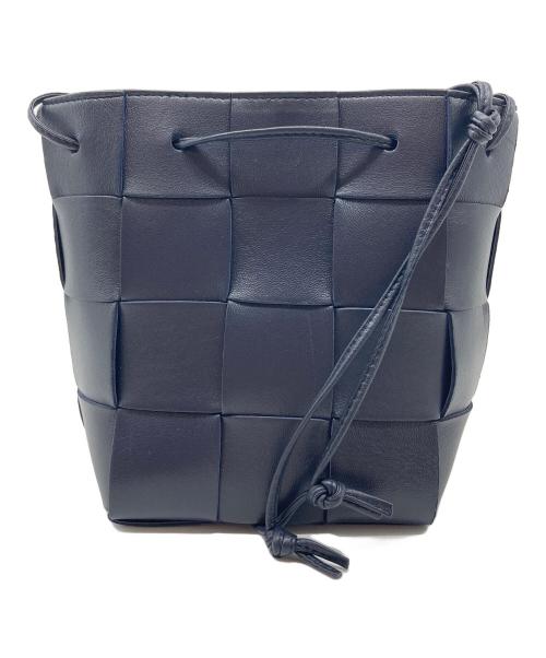 BOTTEGA VENETA（ボッテガベネタ）BOTTEGA VENETA (ボッテガベネタ) スモール カセット クロスボディバケットバッグ　ショルダーバッグ ネイビー サイズ:実寸参照の古着・服飾アイテム