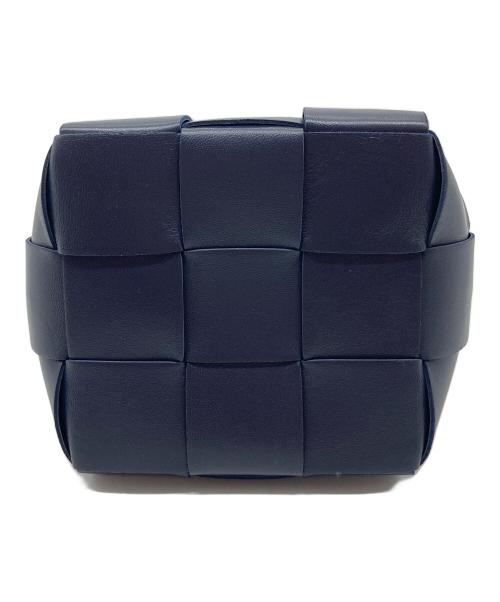 BOTTEGA VENETA（ボッテガベネタ）BOTTEGA VENETA (ボッテガベネタ) スモール カセット クロスボディバケットバッグ　ショルダーバッグ ネイビー サイズ:実寸参照の古着・服飾アイテム