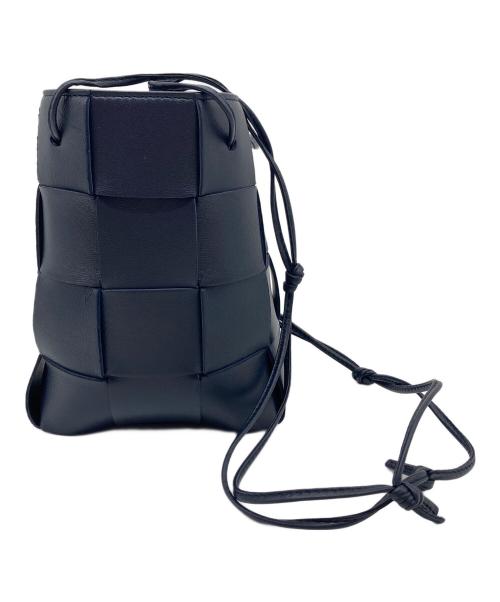 BOTTEGA VENETA（ボッテガベネタ）BOTTEGA VENETA (ボッテガベネタ) スモール カセット クロスボディバケットバッグ　ショルダーバッグ ネイビー サイズ:実寸参照の古着・服飾アイテム