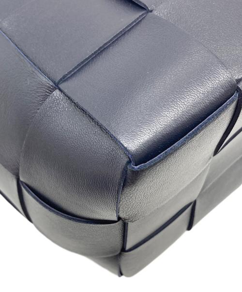 BOTTEGA VENETA（ボッテガベネタ）BOTTEGA VENETA (ボッテガベネタ) スモール カセット クロスボディバケットバッグ　ショルダーバッグ ネイビー サイズ:実寸参照の古着・服飾アイテム