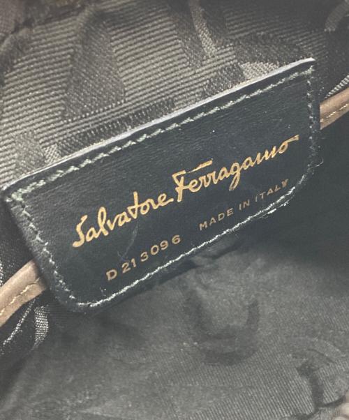 Salvatore Ferragamo（サルヴァトーレ フェラガモ）Salvatore Ferragamo (サルヴァトーレ フェラガモ) ヴァラ スウェードライクショルダーバッグ ブラウンの古着・服飾アイテム